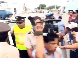 Camarógrafo de Teleamazonas detenido en los exteriores del CNE Guayas