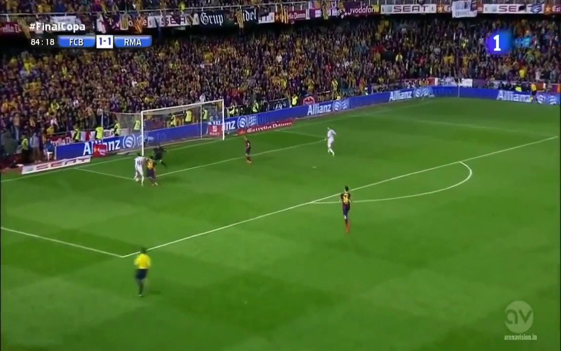 Bale - Amazing goal vs Barcelona (Copa del Rey 2014) - Multilanguage - Commentary