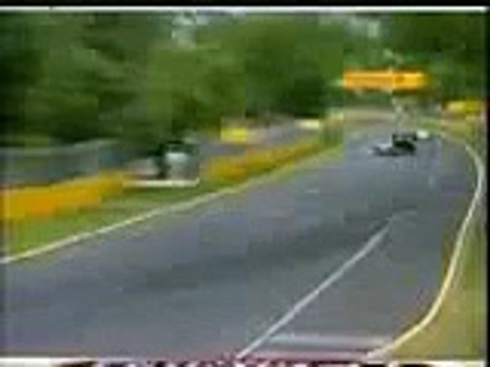 F1 2001 Villeneuve Jacques Crash 01AUS Melbourne (2)