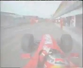 Al Pit Stop la Ferrari atterra un meccanico F1 PITSTOP crash