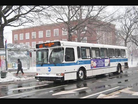 New York City MTA Bus Company 1997 Orion V 5981 Recording on the Q60