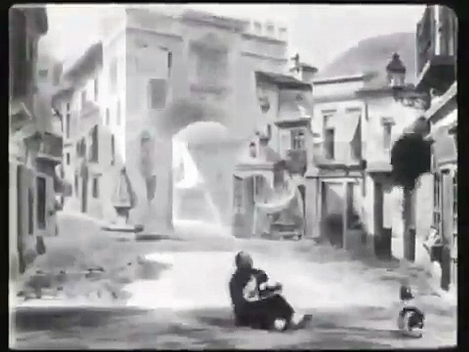 1905 - Clown, Dog and Balloon - ALICE GUY BLACHE - chien et ballon playing ball jount balle