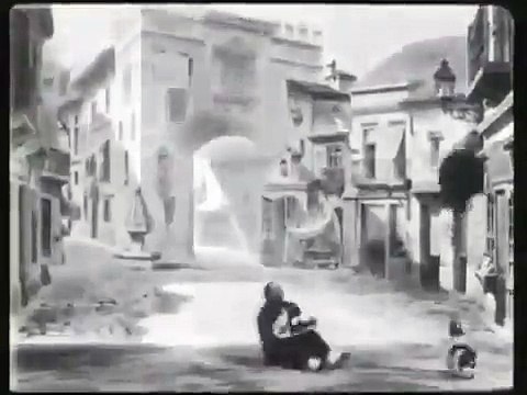 1905 - Clown, Dog and Balloon - ALICE GUY BLACHE - chien et ballon playing ball jount balle