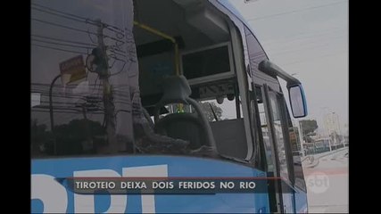 Ônibus lotado é atingido por mais de 10 tiros