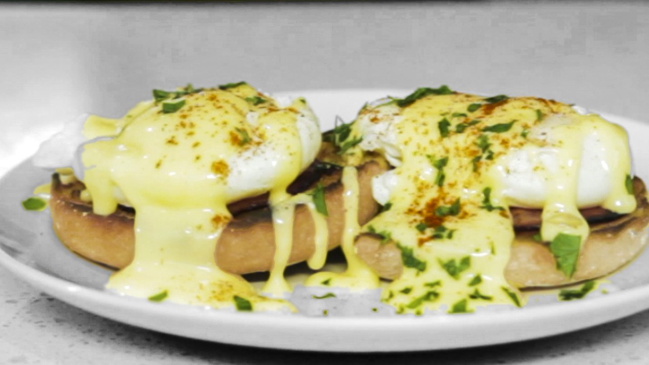How to Make Eggs Benedict