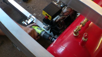 Il fabrique un lit catapulte pour se réveiller plus vite