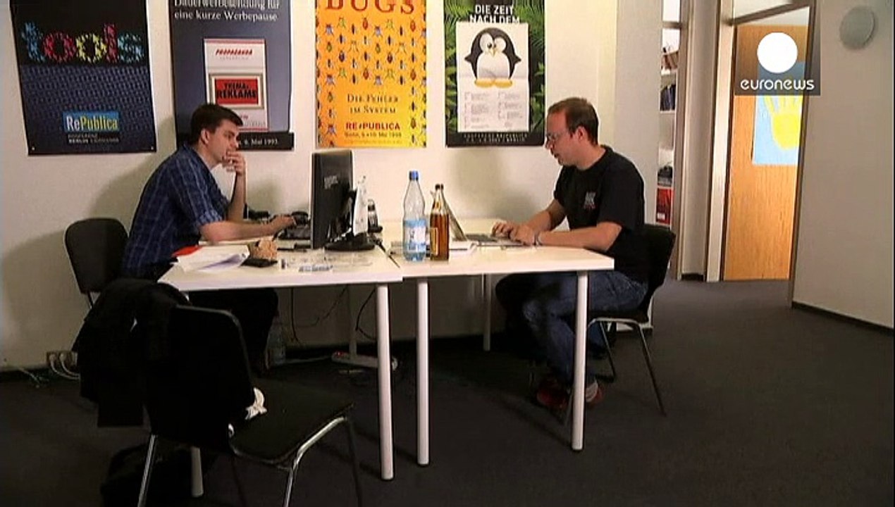 Deutschland setzt ermittlungen gegen berliner blogger aus