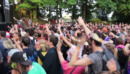 Ca décoiffe au jardin pendant les concerts de techno