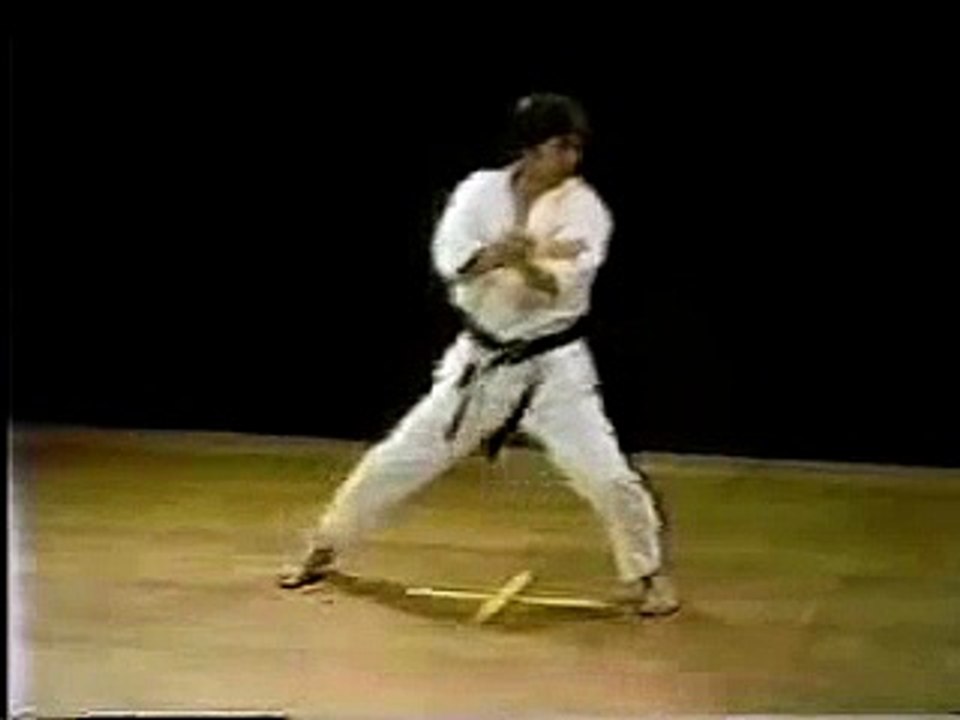 Hirokazu Kanazawa 10º Dan Tekki Sandan