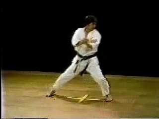 Hirokazu Kanazawa 10º Dan Tekki Sandan