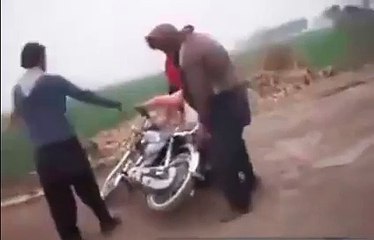 Amazing Video of People Slipping in Muddy Road