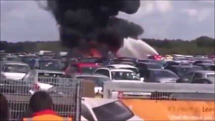 Gb - precipita su parcheggio aereo dei bin Laden: quattro morti