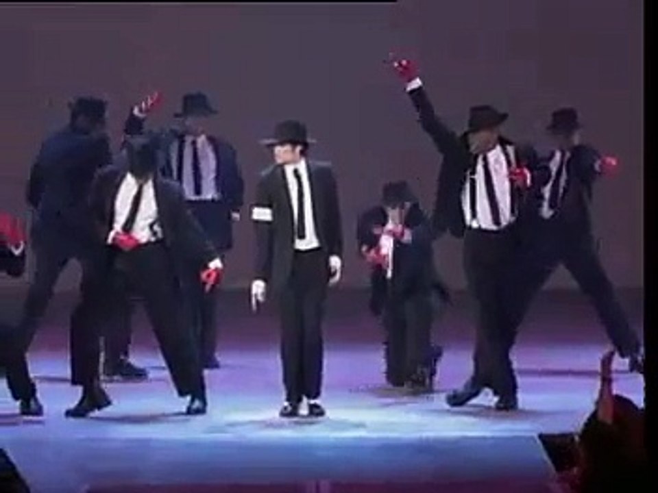 Michael-Jacksonn-39-s-Best-Dance-At-M-TV-Music-Award-Function[www.savevid.com]