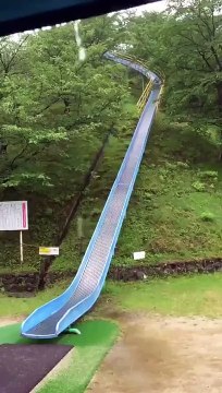 FAIL : Il descend un toboggan trop long et ne peut plus s'arreter