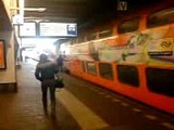 Station Utrecht Centraal: De intercity naar Maastricht/Heerlen vertrekt vanaf het station