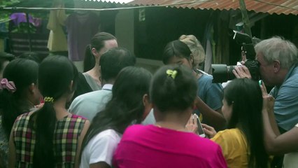 Angelina Jolie, ASSK meets with female Myanmese factory workers