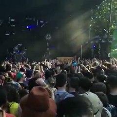 SAW TWENTY ONE PILOTS TODAY AND THEY WERE SO COOL