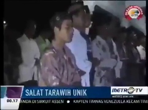 یہ ھم کس کے ساتھ دھوکہ کر رہے ھیں ؟ دس منٹ میں تراویح کی نماز مکمل