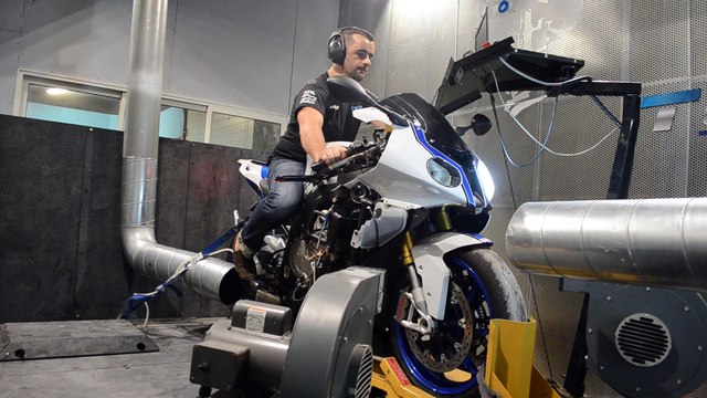 BMW S1000RR HP4 passage au banc TCP RACING