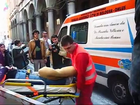 Proteste in via Zamboni 33 per lo sgombero di Beartleby da via Capo di Lucca 30