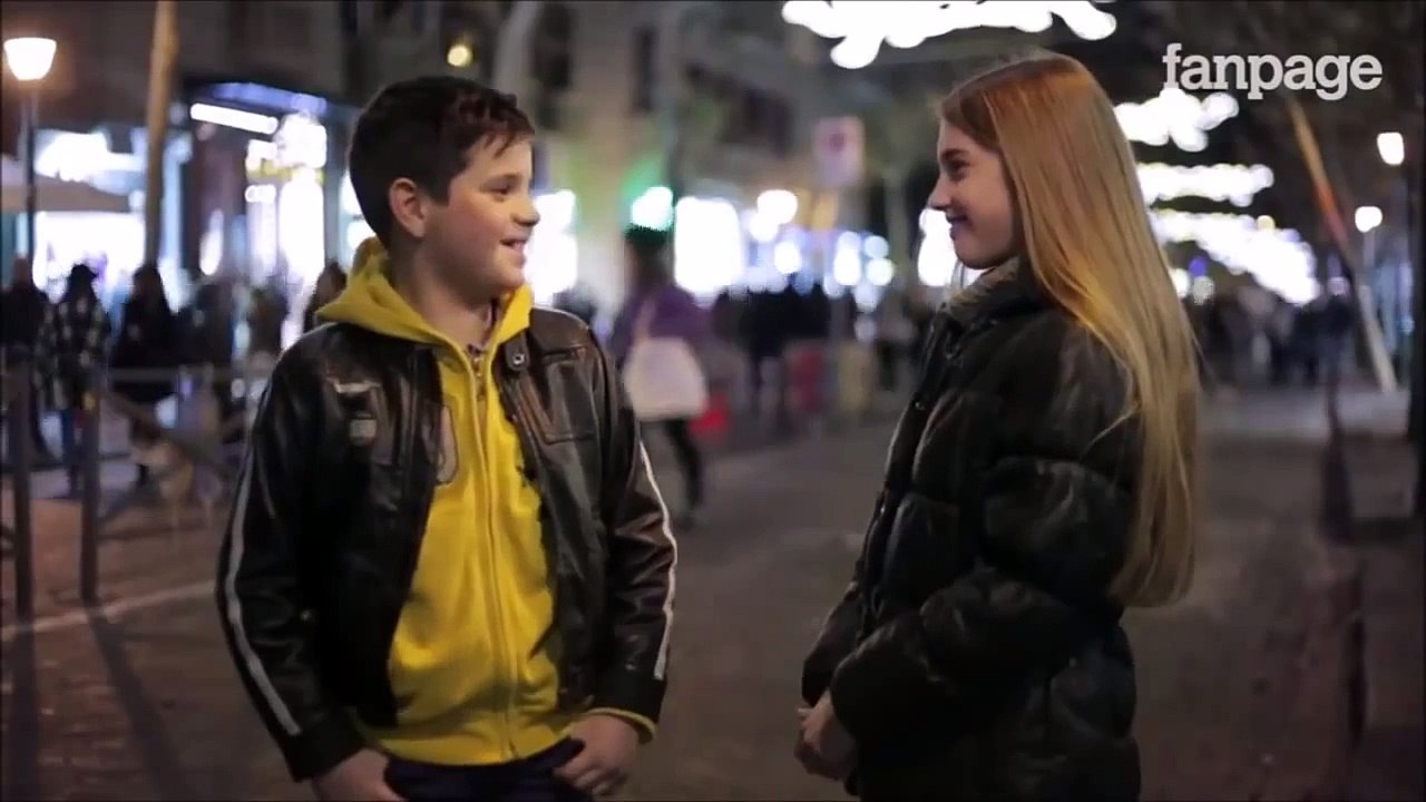 Ils ont demandé à un garçon de frapper une fille. Clip drôle et émouvant.