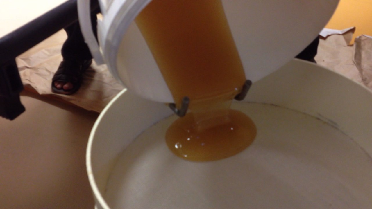 Récolte du miel du rucher école