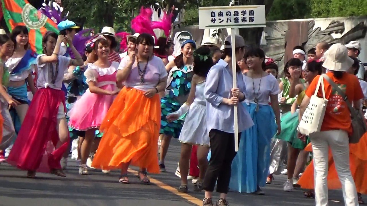 【2015/8/1】第37回たたら祭りサンバパレード　２　自由の森学園サンバ音楽隊