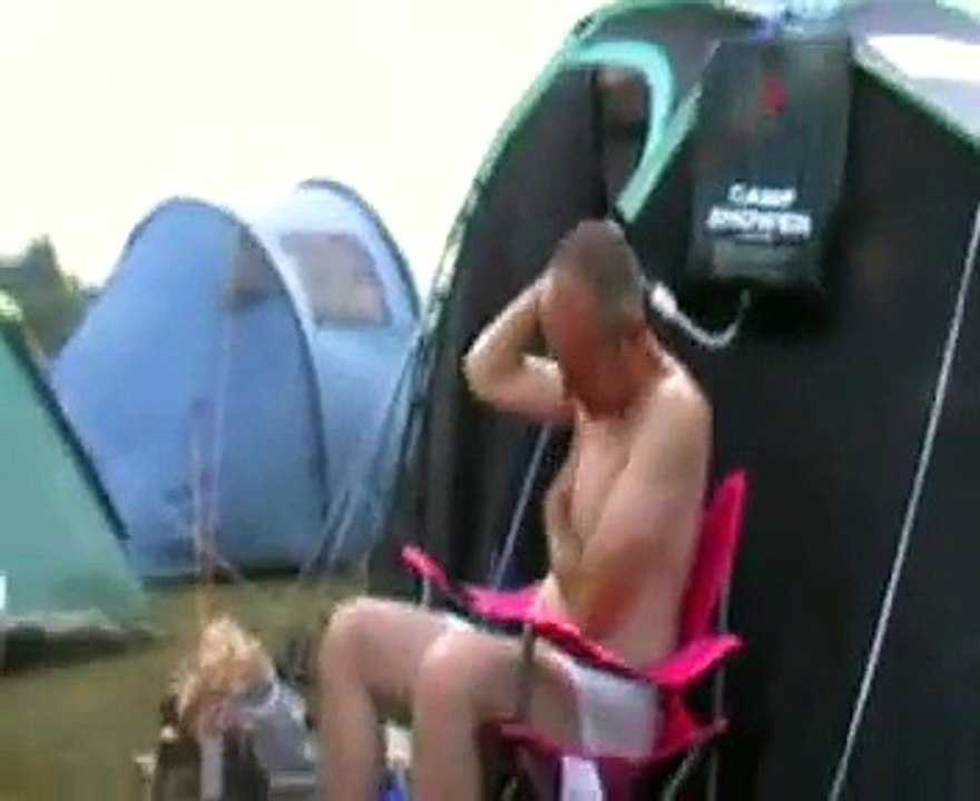 sonisphere camp shower at music festival(hilarious).avi
