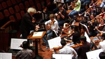 Simon Rattle conducts the San Francisco Symphony Youth Orchestra