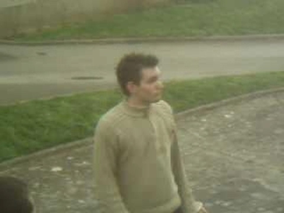 Un mec qui se casse la gueule