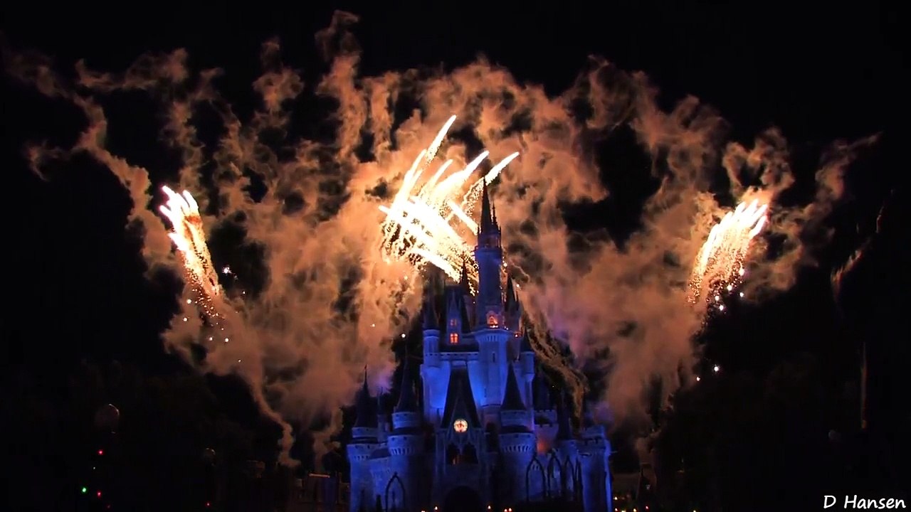 ♥♥ The 2014 Walt Disney World Christmas Holiday Wishes Fireworks Show (in HD)
