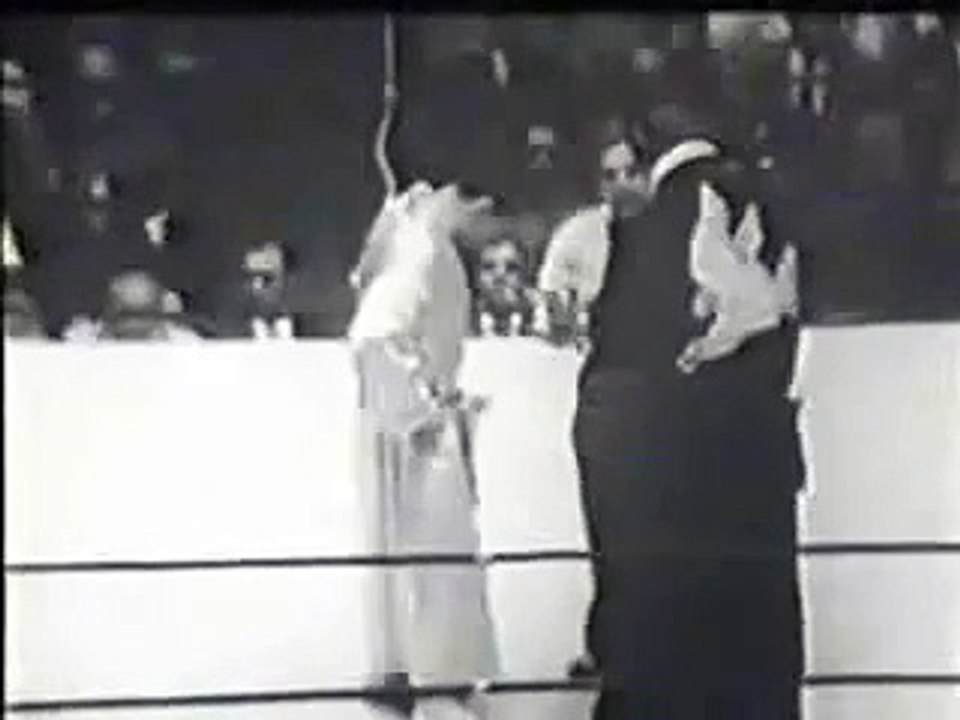Antonio Rocca vs Don Leo Jonathan