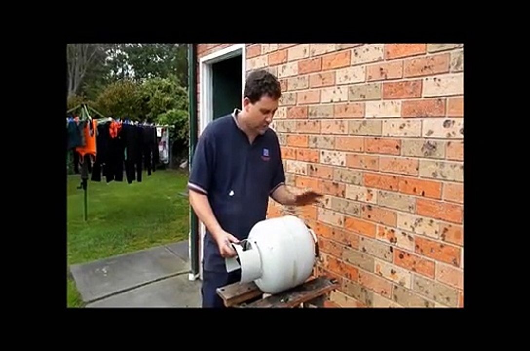 How to build a simple gas forge. Making the shell and installing refractory, Tips and Tricks