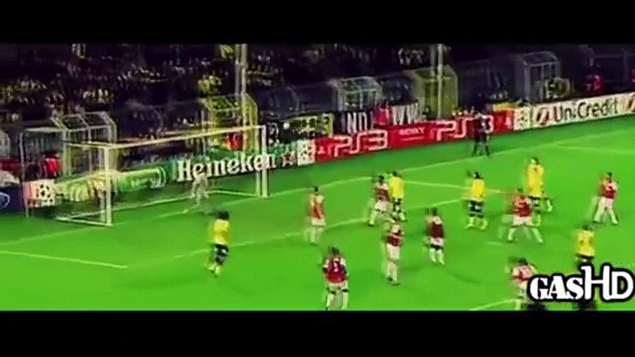 Những pha bóng sút xa kinh điển