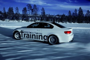 BMW M3 Snow Drift and Racing in Russia [HD]
