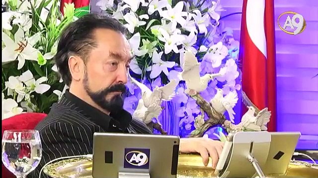 Dinsizliğe, materyalizme karşı ilmi mücadelesi olmayan bağnaz müşrikler müminleri hedef gösterip, alay ederler