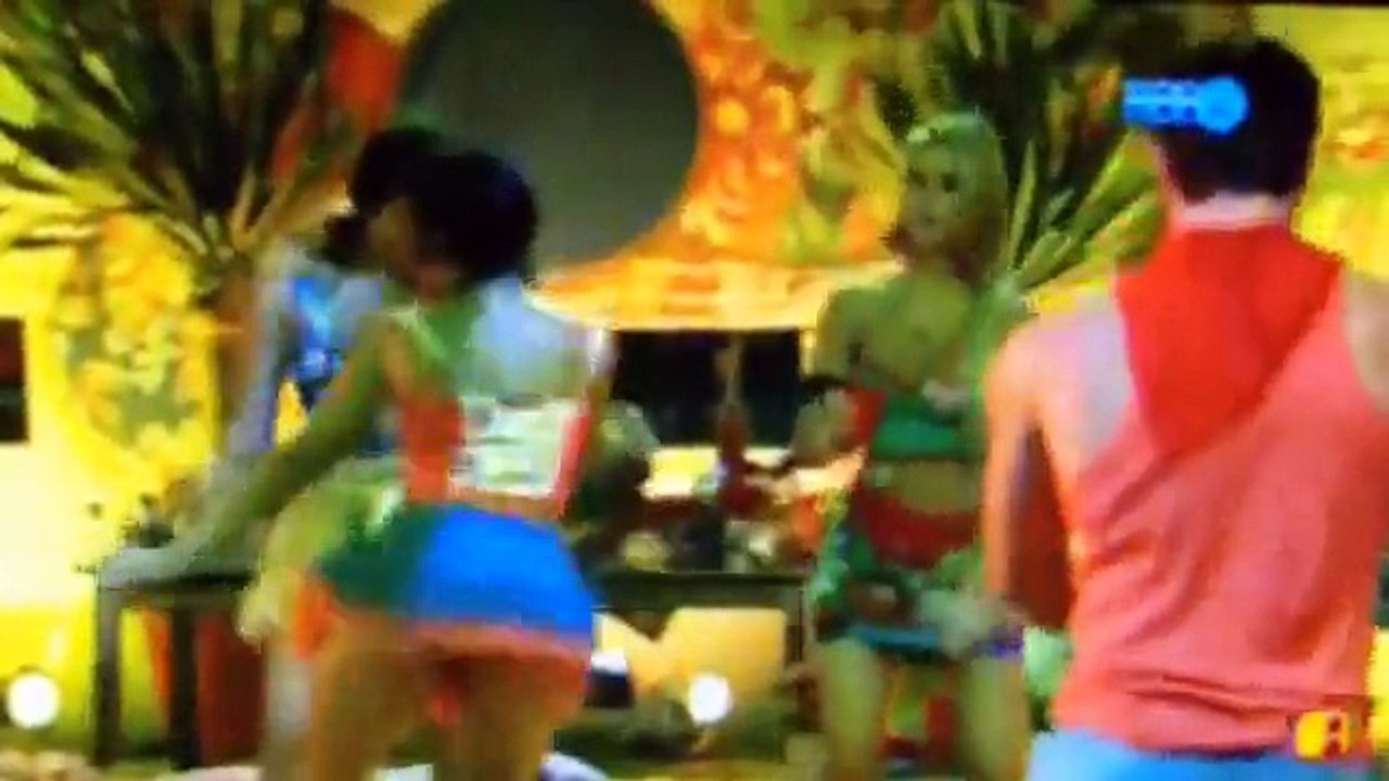 Jr: "Ela dá umas olhadas que não tem como você não querer ela. "