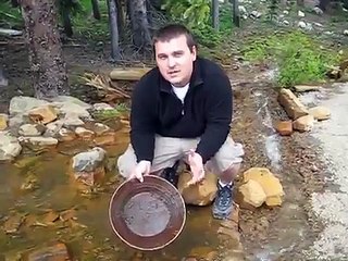 Gold Mining with Pan