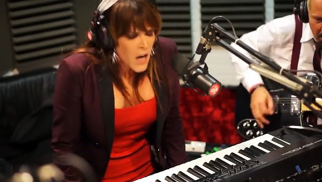 Beth Hart --- First---Led Zeppelin Cover - Session Acoustique OI FM