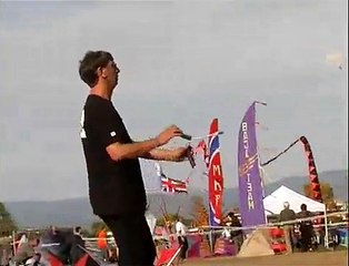 No wind revolution kite - Jean Apostolides