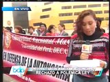 Estudiantes marchan al congreso en protesta contra nueva Ley Universitaria