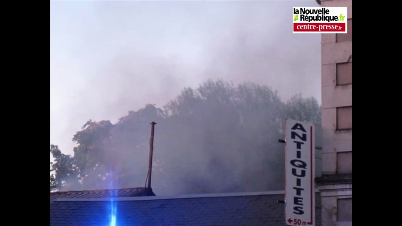 VIDEO. Poitiers. Un garage détruit par un incendie