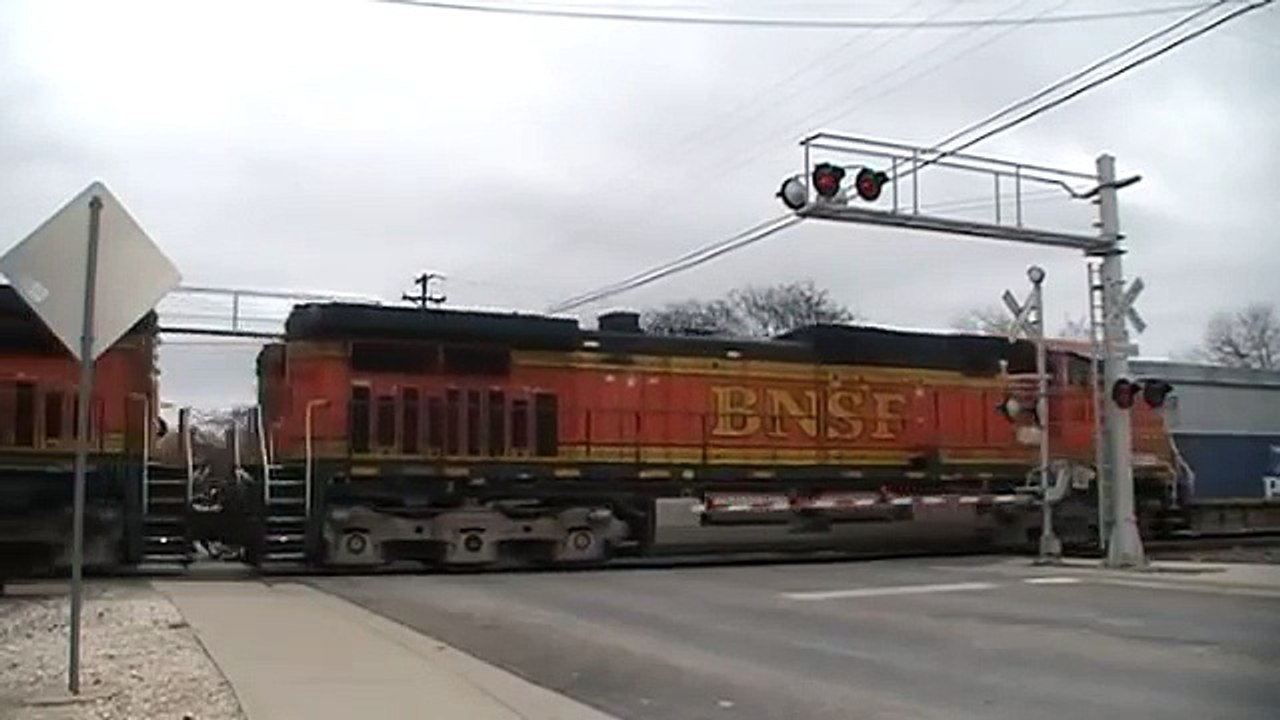 BNSF Train meet and a horn show    Lometa,Tx    01/08/12