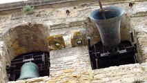 Bellissimo video fatto per caso a calascibetta  nellla torre normanna di Calascibetta anche conosciuta come torre campanaria di S. Pietro.....in onore della festa di San Pietro in Vincoli 2015.
