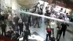 Funérailles de la personne décédée pendant l'accident d'escalator : débordements des agents de sécurité