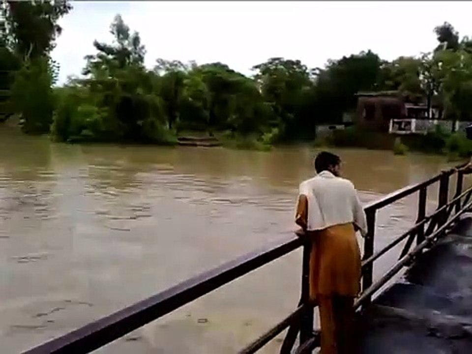 Nowshera (Red Bridge) Flood Video