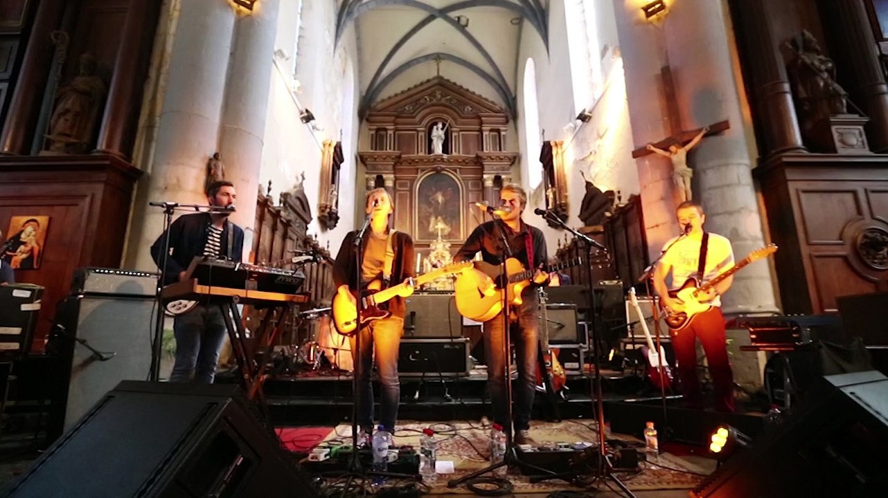 Nuits Secrètes: Girls in Hawaii en concert dans une église