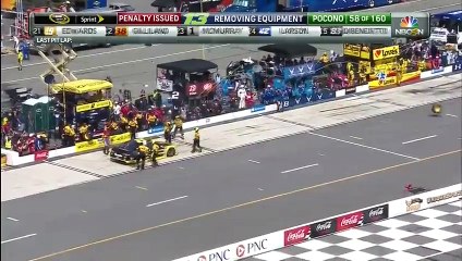 Nascar: Brad Keselowski percute deux de ses mécanos