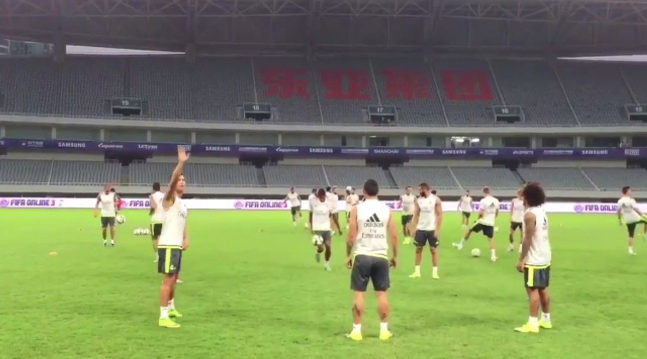 Cristiano Ronaldo unbelievably cool piece of skill in Real Madrid training