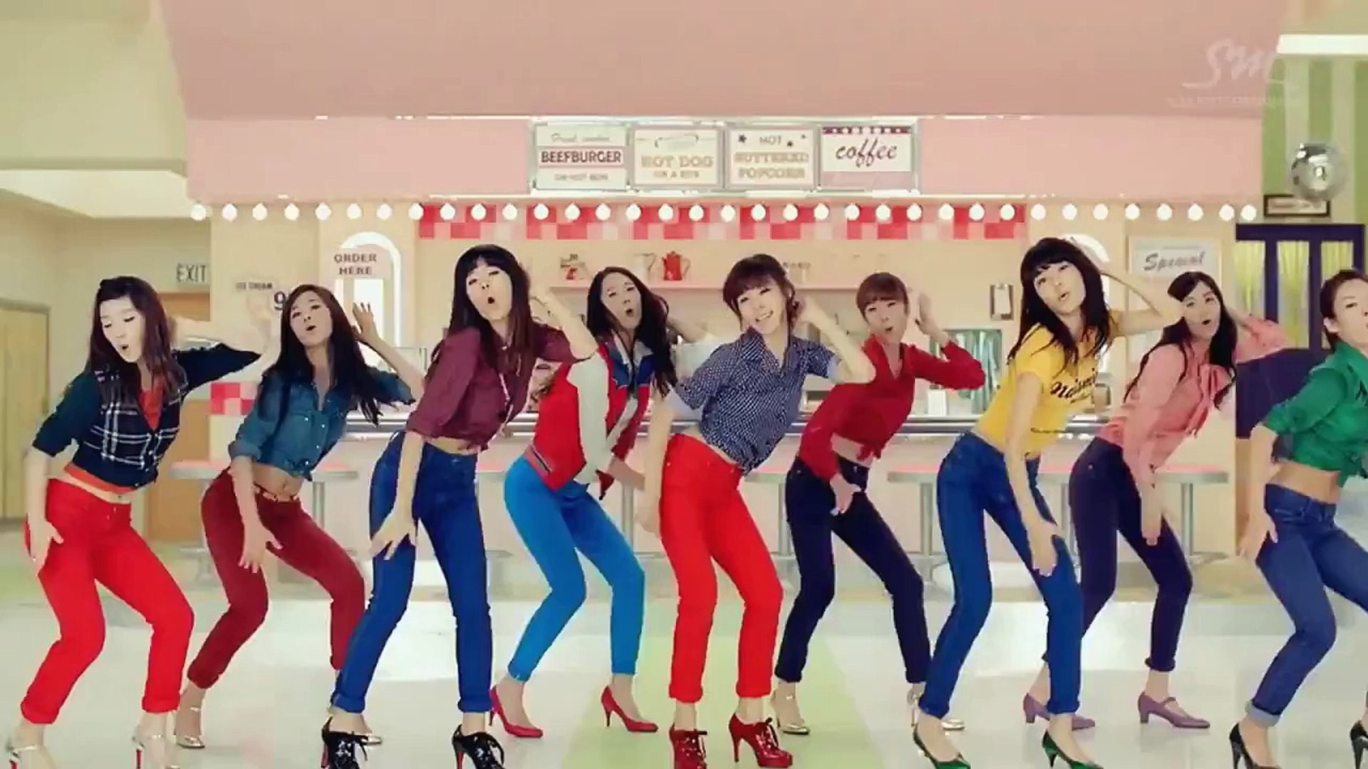 Girls' Generation 소녀시대 'Dancing Queen' MV 